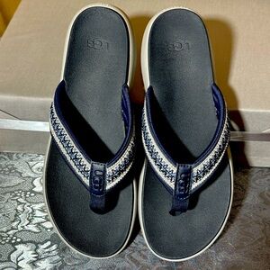 UGG Treadlite Union Tasman in Navy/Gray Sandals
